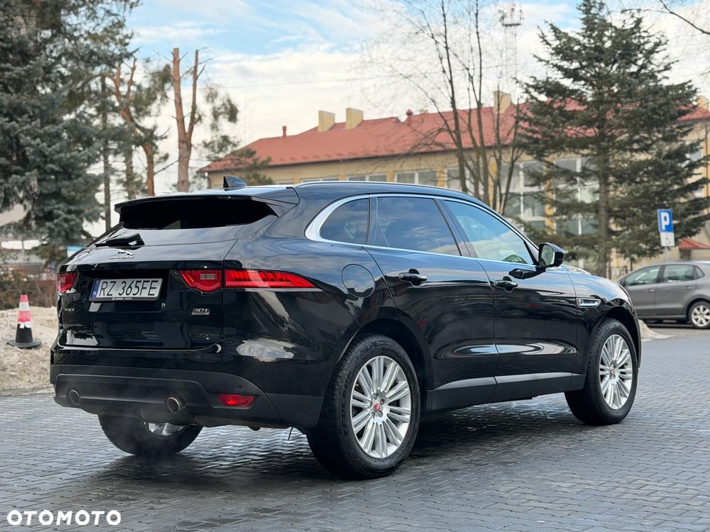 Jaguar F-Pace 30t AWD Portfolio - 3