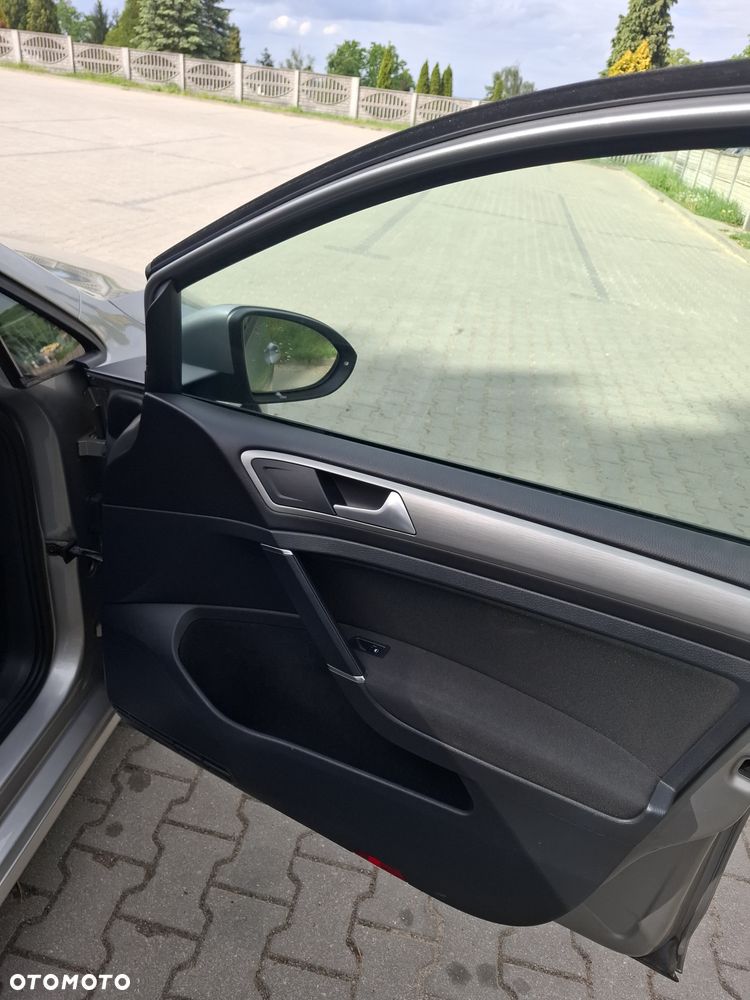 Volkswagen Golf 1.6 TDI BlueMotion Technology Comfortline - 21