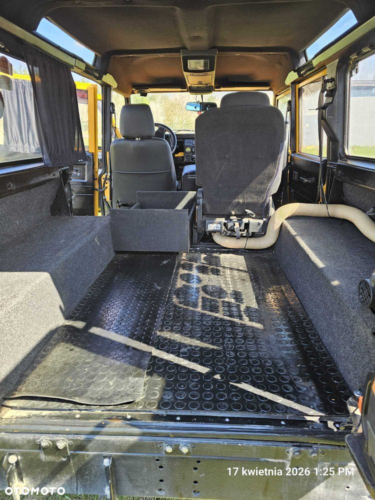 Land Rover Defender - 8
