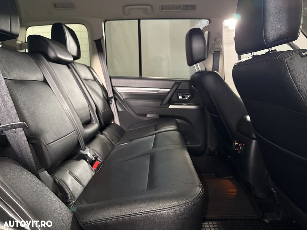 Mitsubishi Pajero - 13