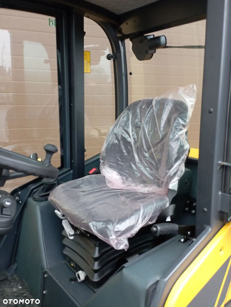 Schäffer 2430 z kabiną - 7