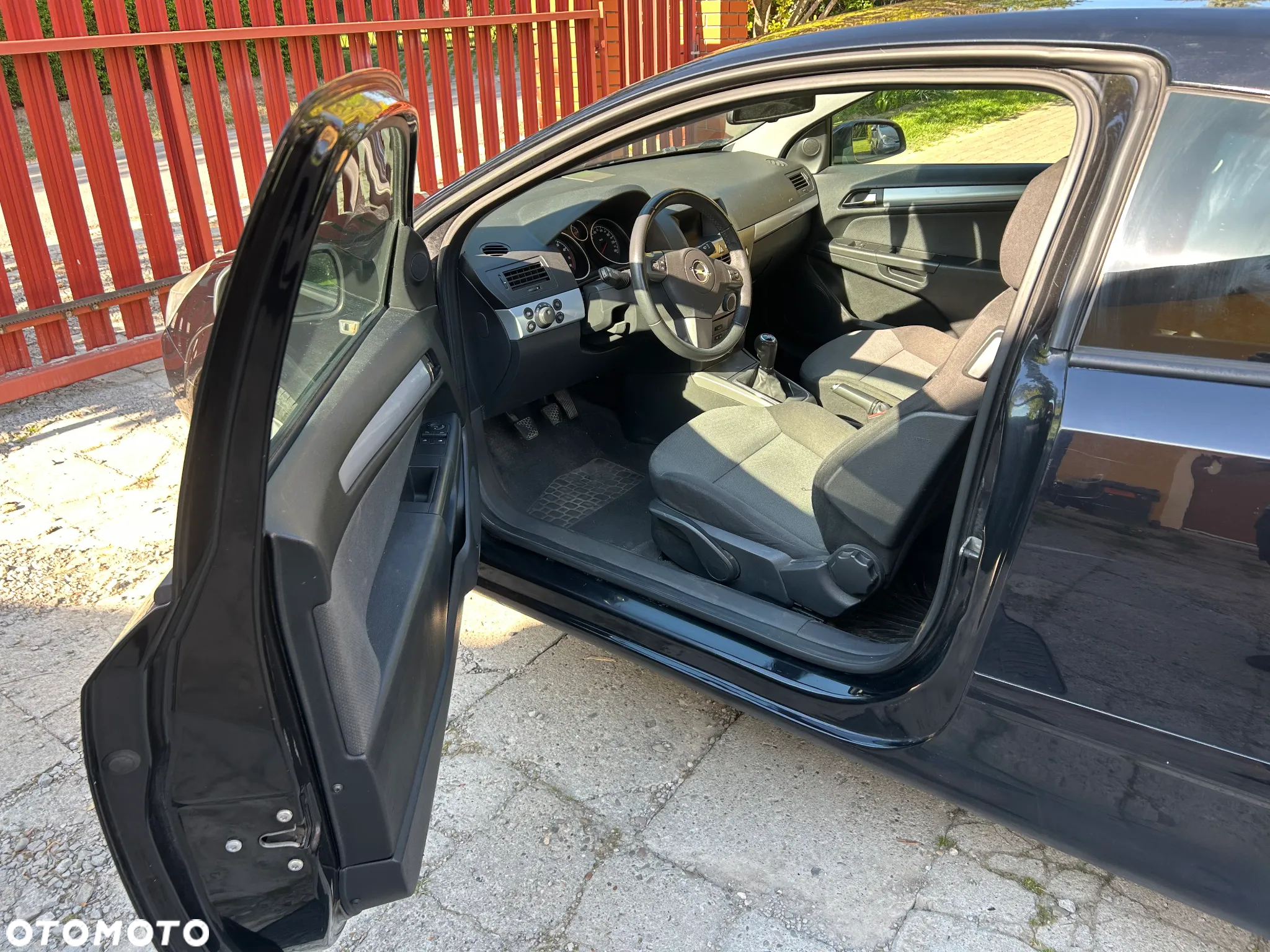 Opel Astra III GTC 1.6 Enjoy - 4