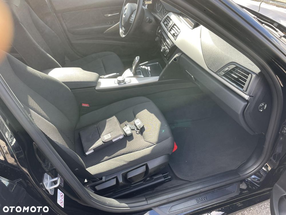 BMW Seria 3 318d Sport Line Shadow - 26