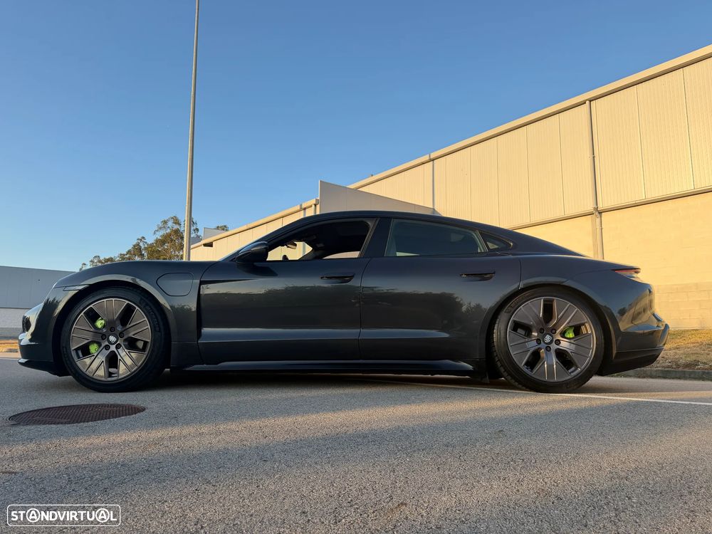 Porsche Taycan Standard - 12