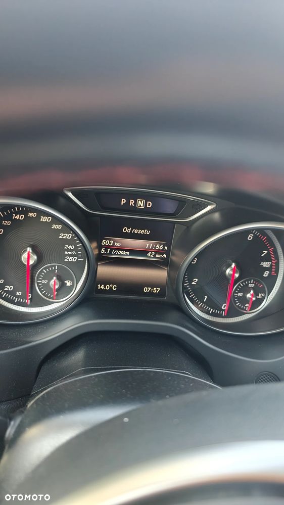 Mercedes-Benz CLA 180 7G-DCT AMG Line - 17