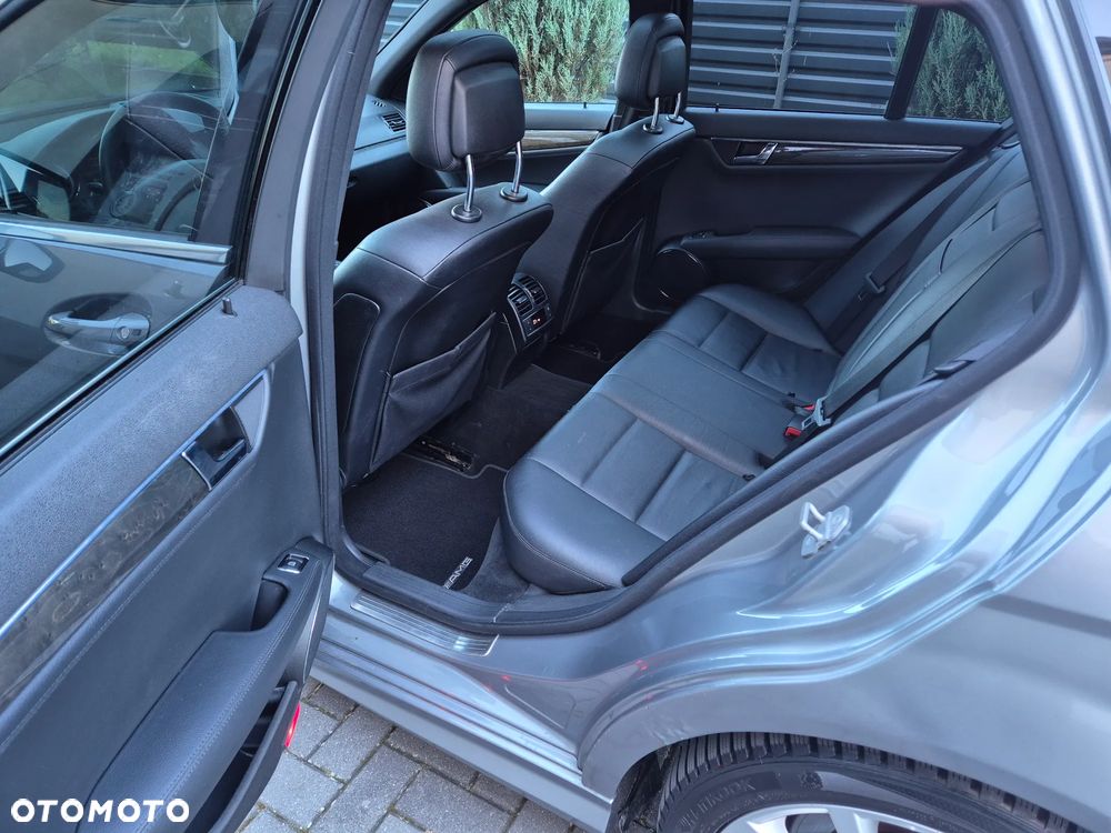 Mercedes-Benz Klasa C 320 T CDI DPF 4Matic 7G-TRONIC Avantgarde - 11