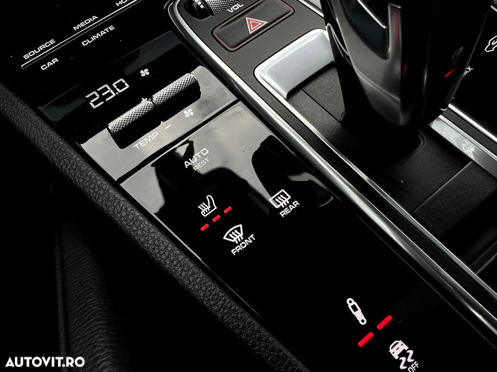 Porsche Cayenne - 36