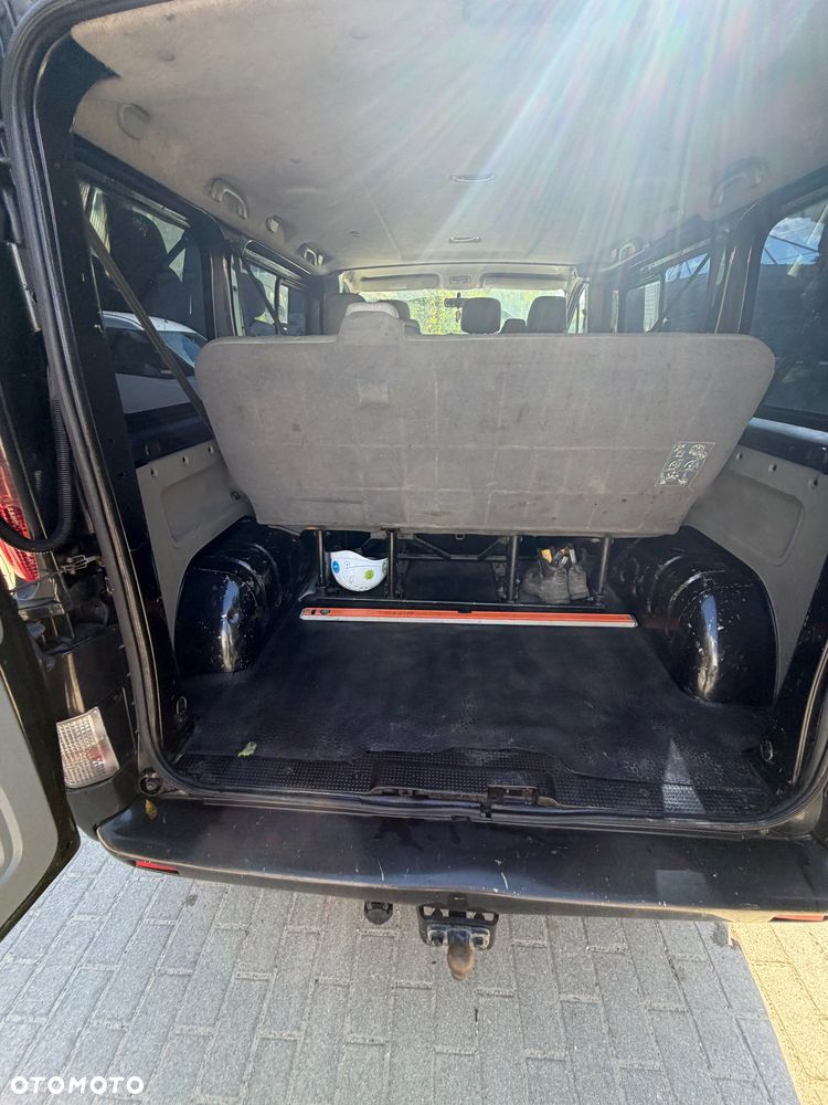Renault Trafic Passenger - 21
