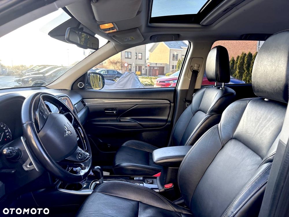 Mitsubishi Outlander 2.0 Intense + Navi 4WD CVT - 23