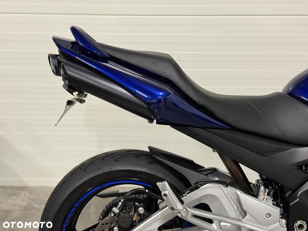 Suzuki GSR - 18