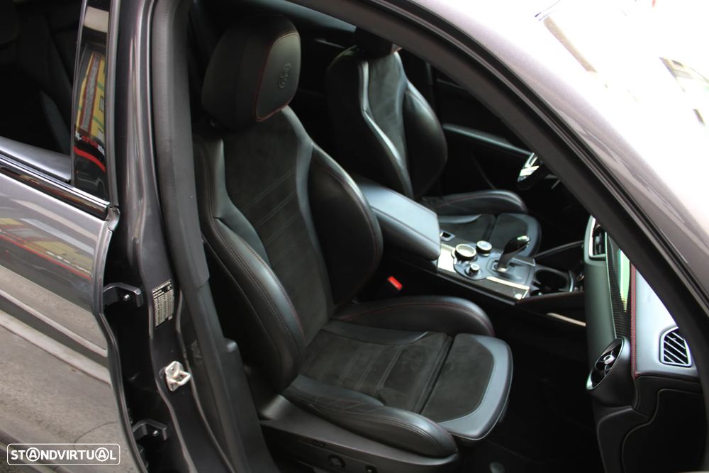 Alfa Romeo Stelvio V6 2.9 Bi-Turbo AT8-Q4 Quadrifoglio - 31