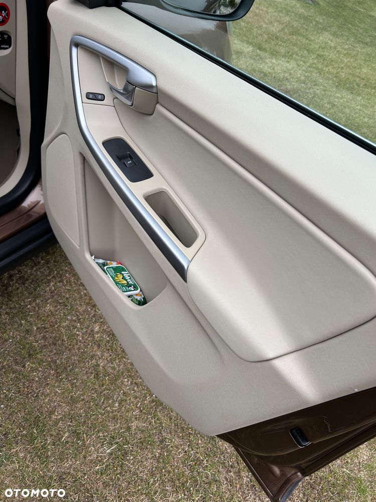 Volvo XC 60 D5 AWD Momentum - 14