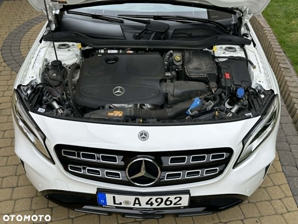 Mercedes-Benz GLA 200 7G-DCT Urban - 15