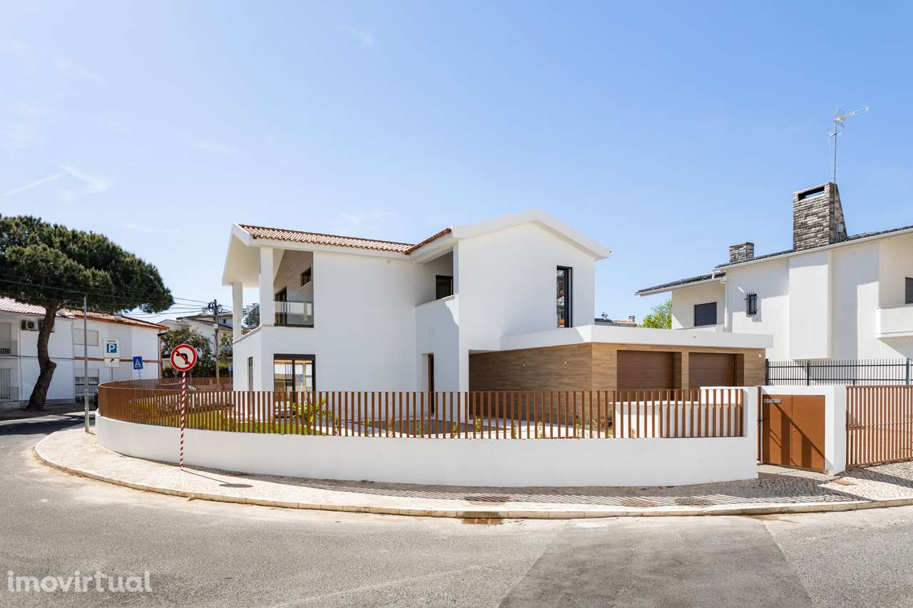 Moradia T4 de Gaveto com Piscina em Linda-a-Velha! - Grande imagem: 3/60