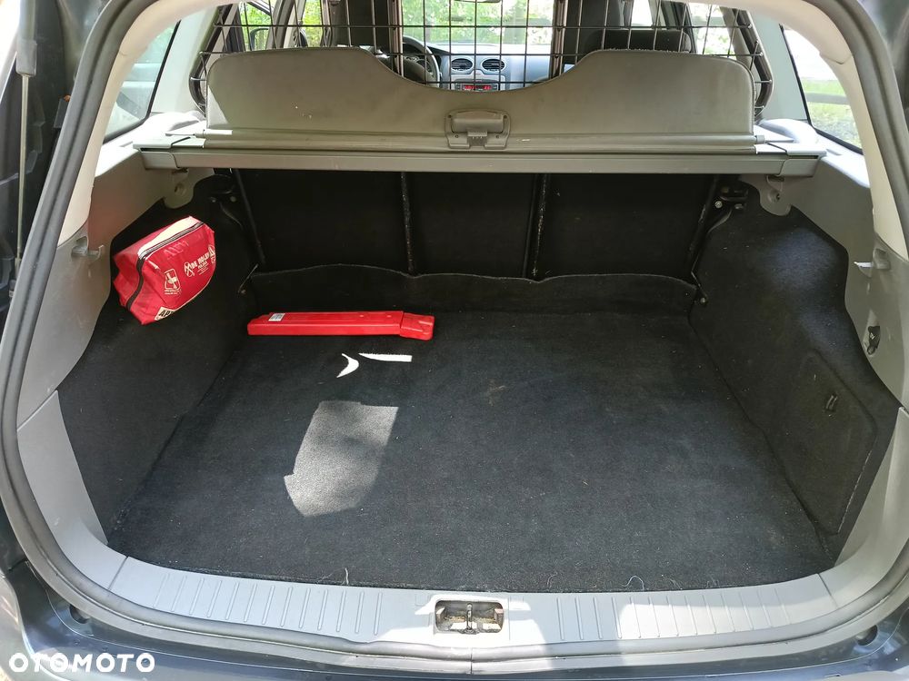 Ford Focus 1.6 Ambiente - 17