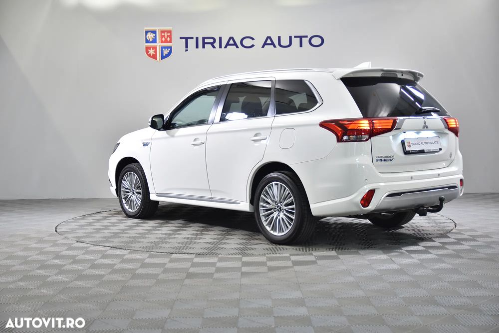 Mitsubishi Outlander - 3