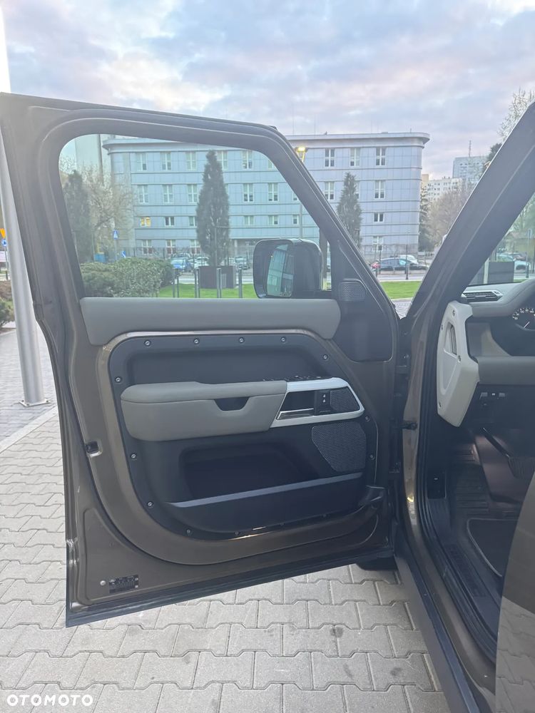 Land Rover Defender 110 3.0 D300 mHEV SE - 11
