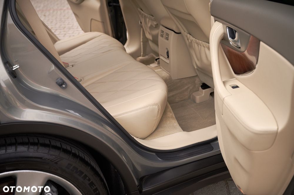 Infiniti QX70 3.0d S - 24