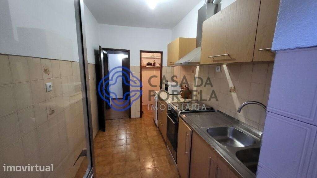 T3 em Viseu: Único no Prédio, Escada Privativa e Sótão Total. Ideal pa - Grande imagem: 5/20