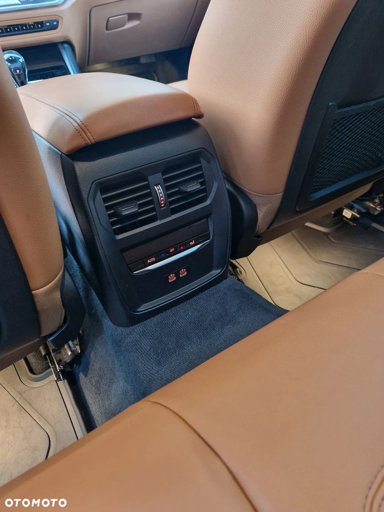 BMW Seria 3 330e xDrive - 21