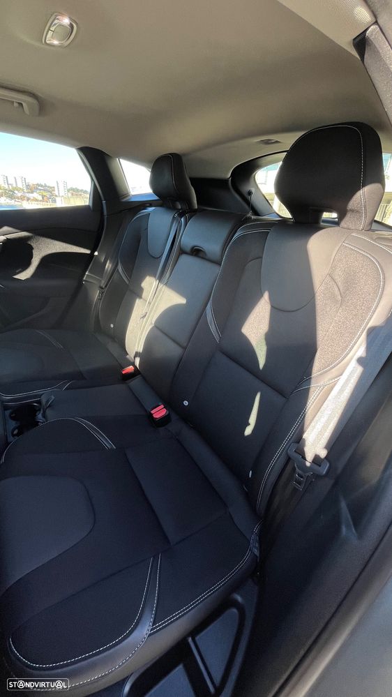 Volvo V40 2.0 D3 Momentum Geartronic - 24