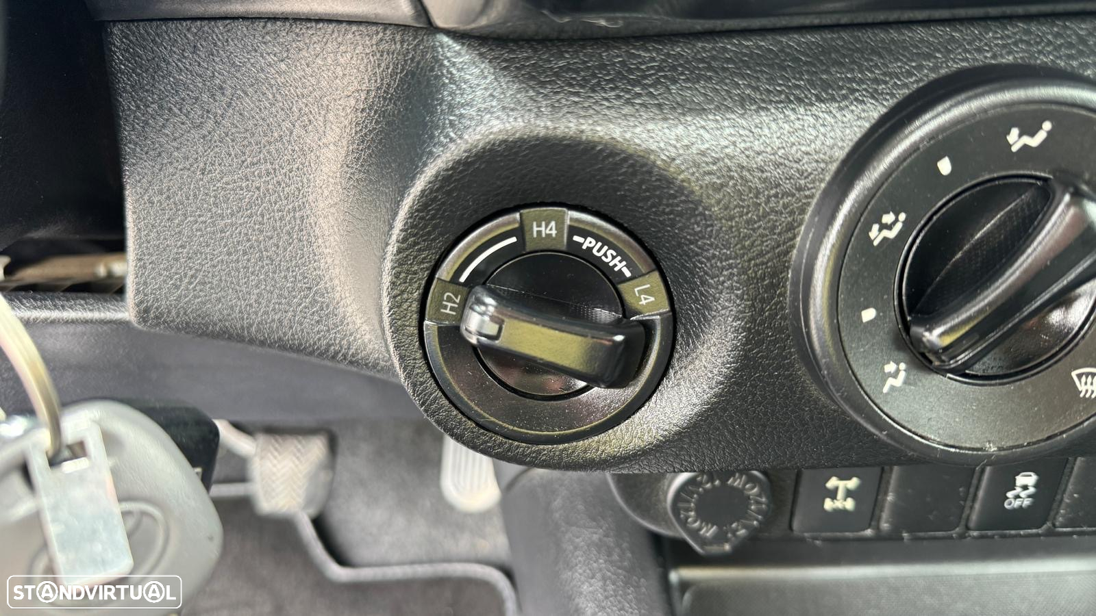 Toyota Hilux 2.4 D-4D 4X4 - 12