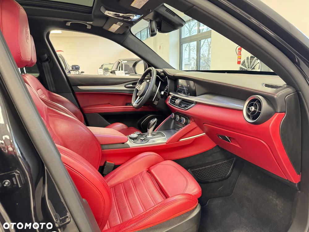 Alfa Romeo Stelvio 2.0 Turbo 16V AT8-Q4 Executive - 6