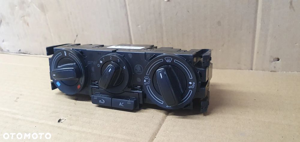 Panel nawiewu powietrza klimatyzacji Skoda Rapid 5JA820045 - 3