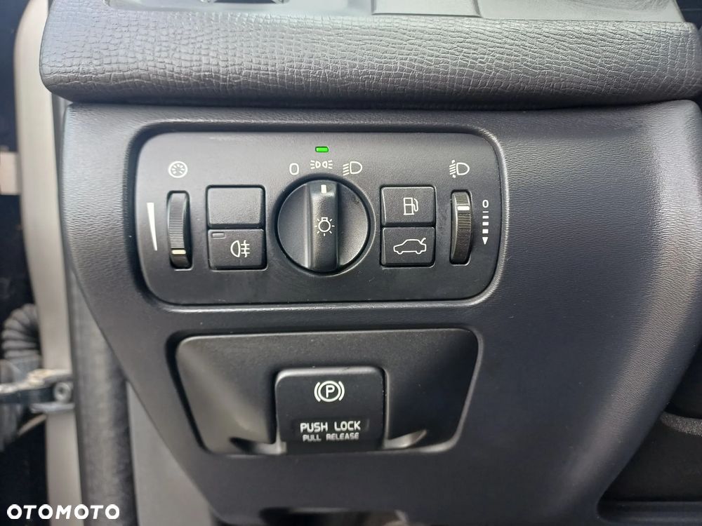 Volvo XC 60 2.4D AWD Momentum - 24