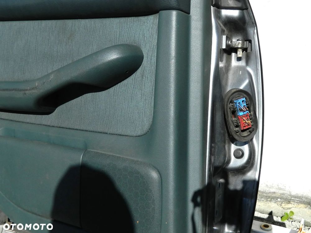 Audi A6 C5 sedan drzwi lewy tył - 10