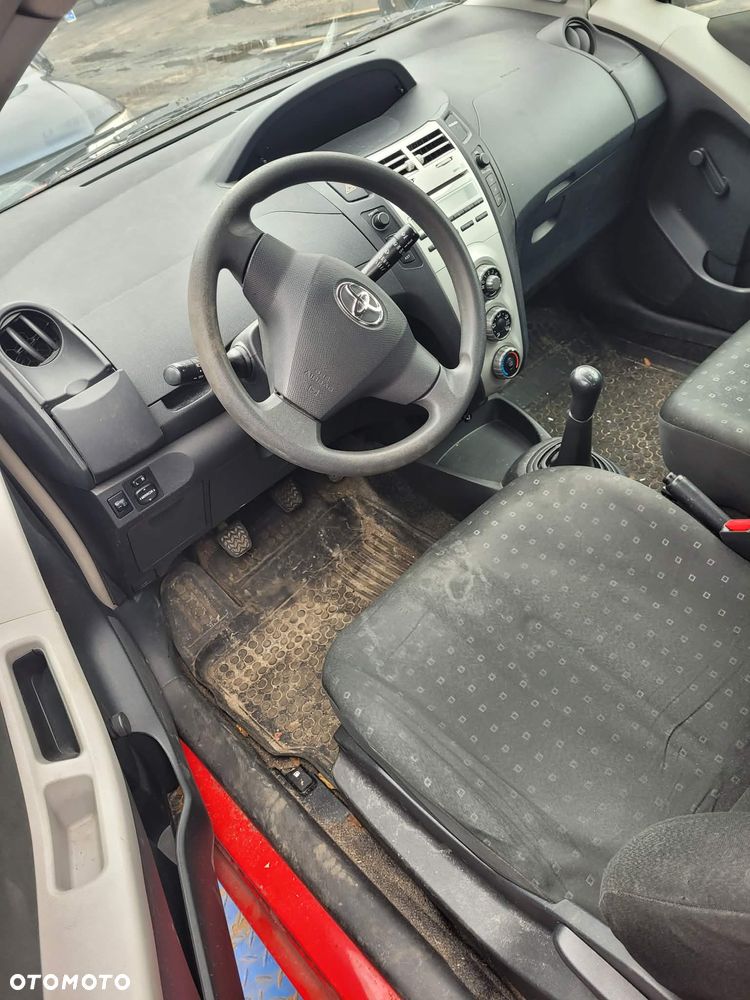 Części- Toyota Yaris II Rok 2007 Pojemność 998 Moc 51 kw Benzyna - 8