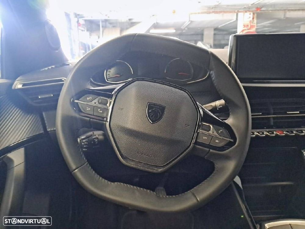 Peugeot 2008 1.2 PureTech Style - 12