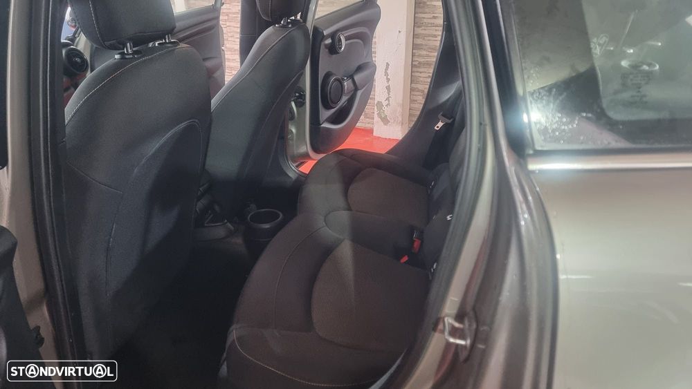 MINI 5 Portas Cooper D Auto - 18