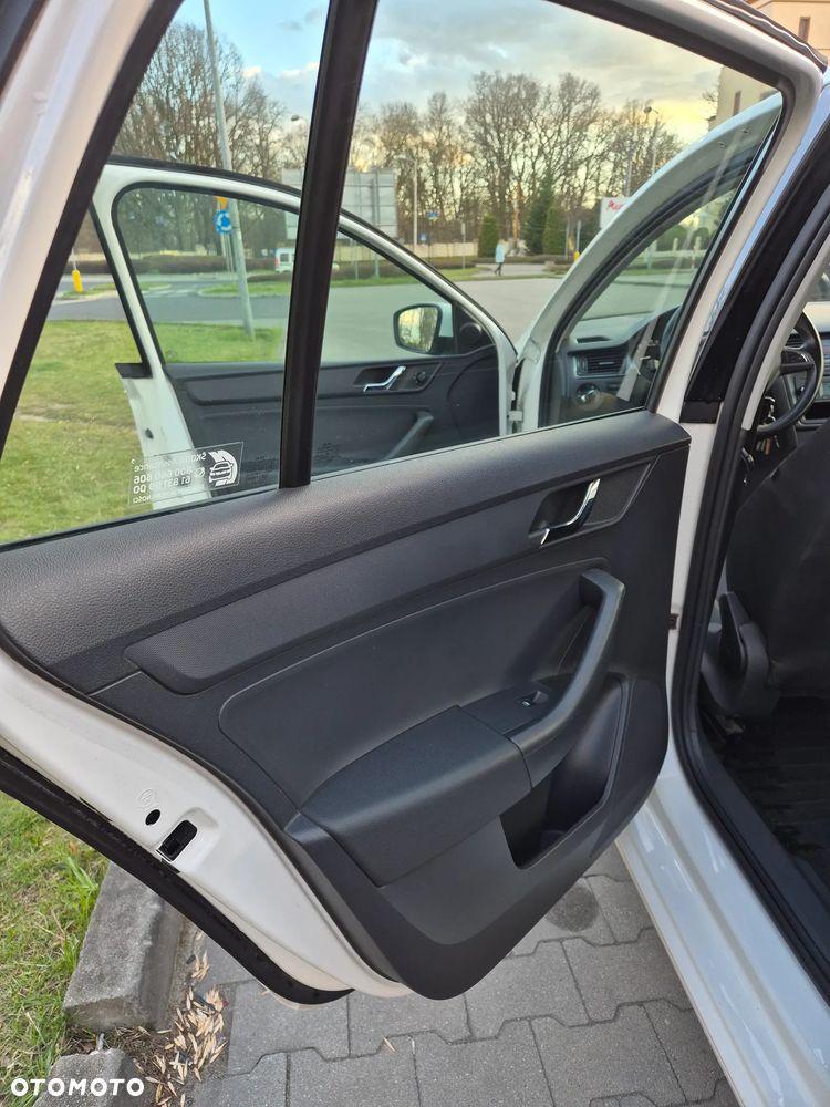 Skoda RAPID 1.6 TDI DPF Ambition Max - 18