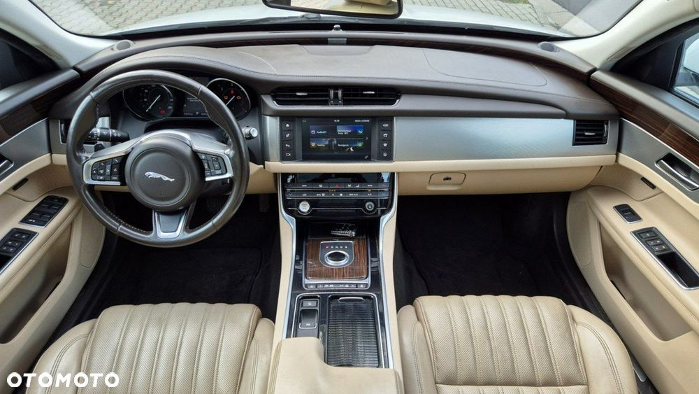 Jaguar XF 20d Sportbrake Prestige - 9