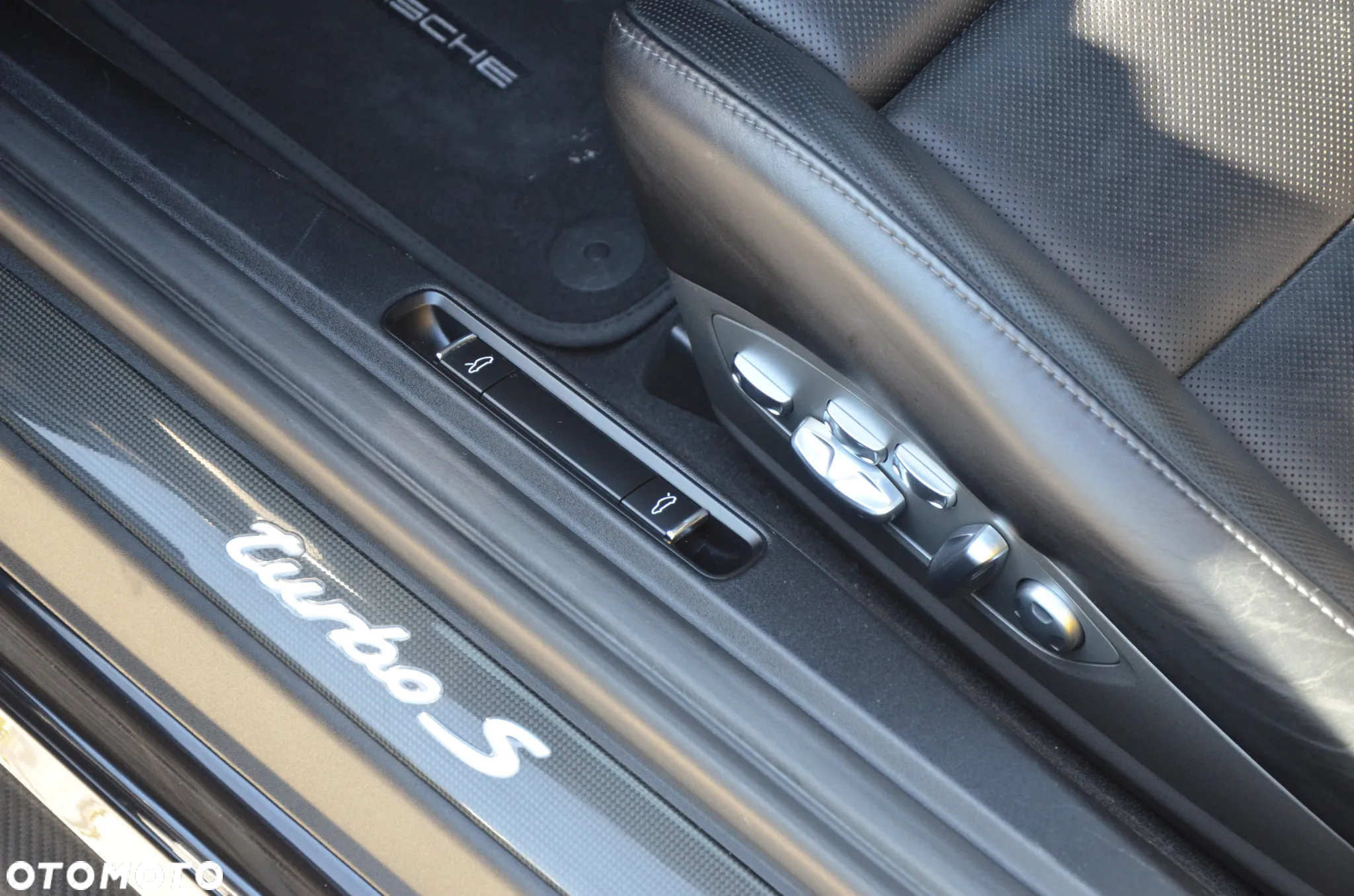 Porsche 911 Turbo S - 25