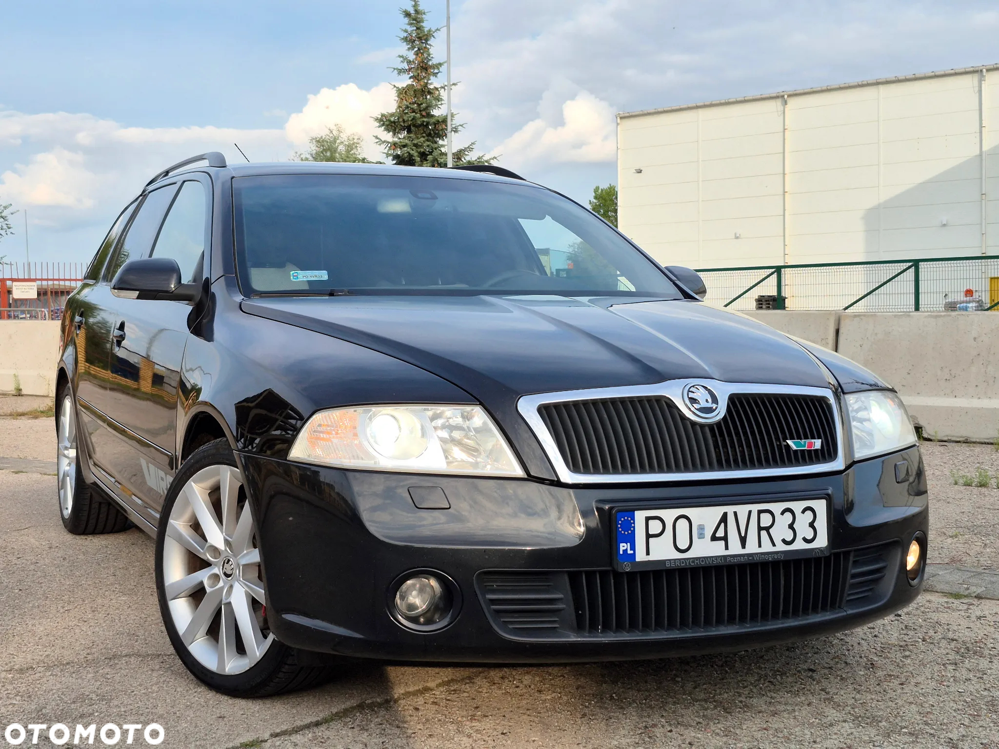 Skoda Octavia Combi 2.0 TDI DPF DSG RS - 24