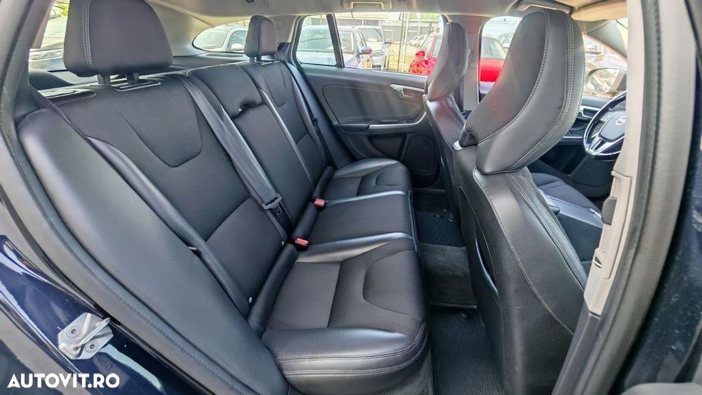Volvo V60 D3 Momentum Core - 13