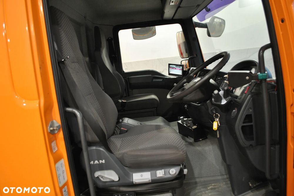 MAN TGM 18.240 Zamiatarka BEAM 8000 Szczotki L/R Karcher 2 Silniki - 13