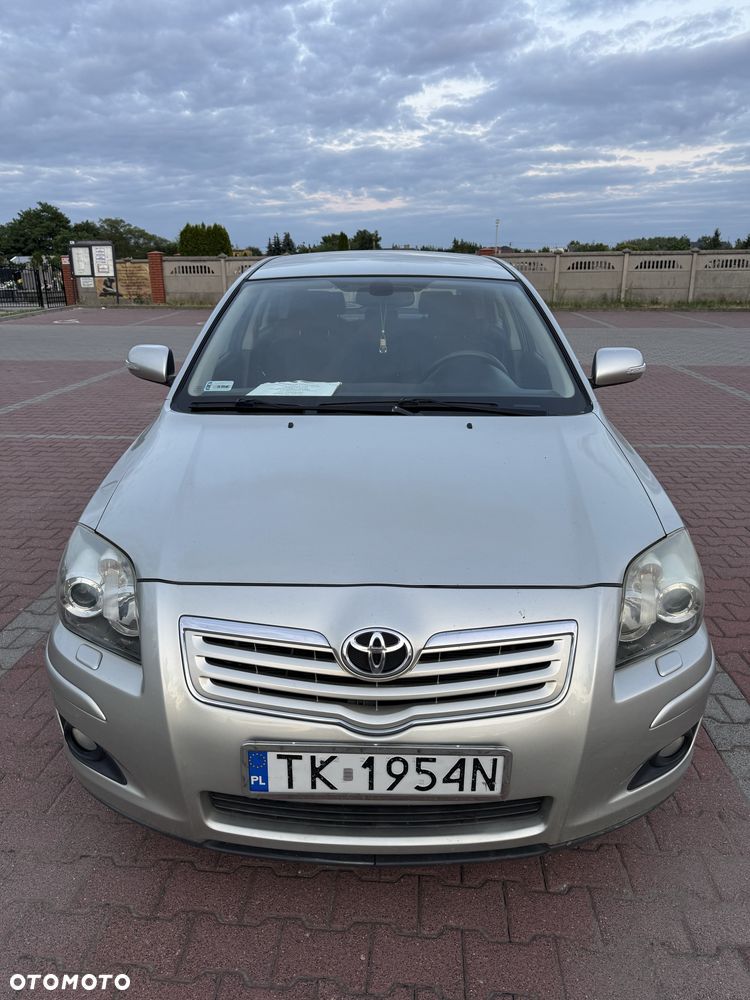Toyota Avensis - 1