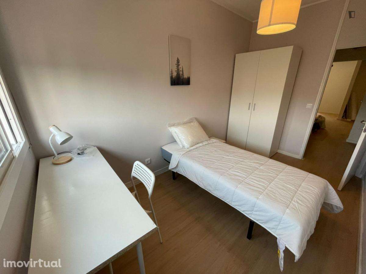 Quarto - localizado em Pedrouços Porto - Grande imagem: 3/7