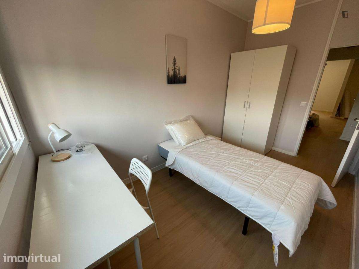 Quarto - localizado em Pedrouços Porto - Grande imagem: 5/7