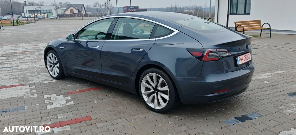 Tesla Model 3 - 5