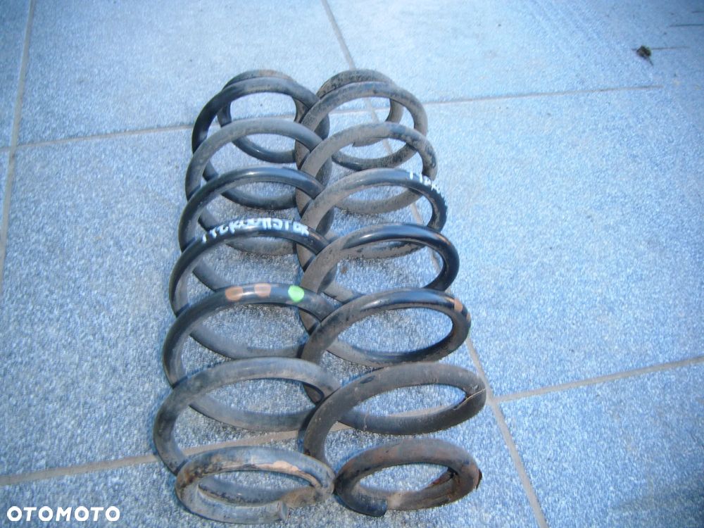 skoda roomster 10r sprężyny tył komplet