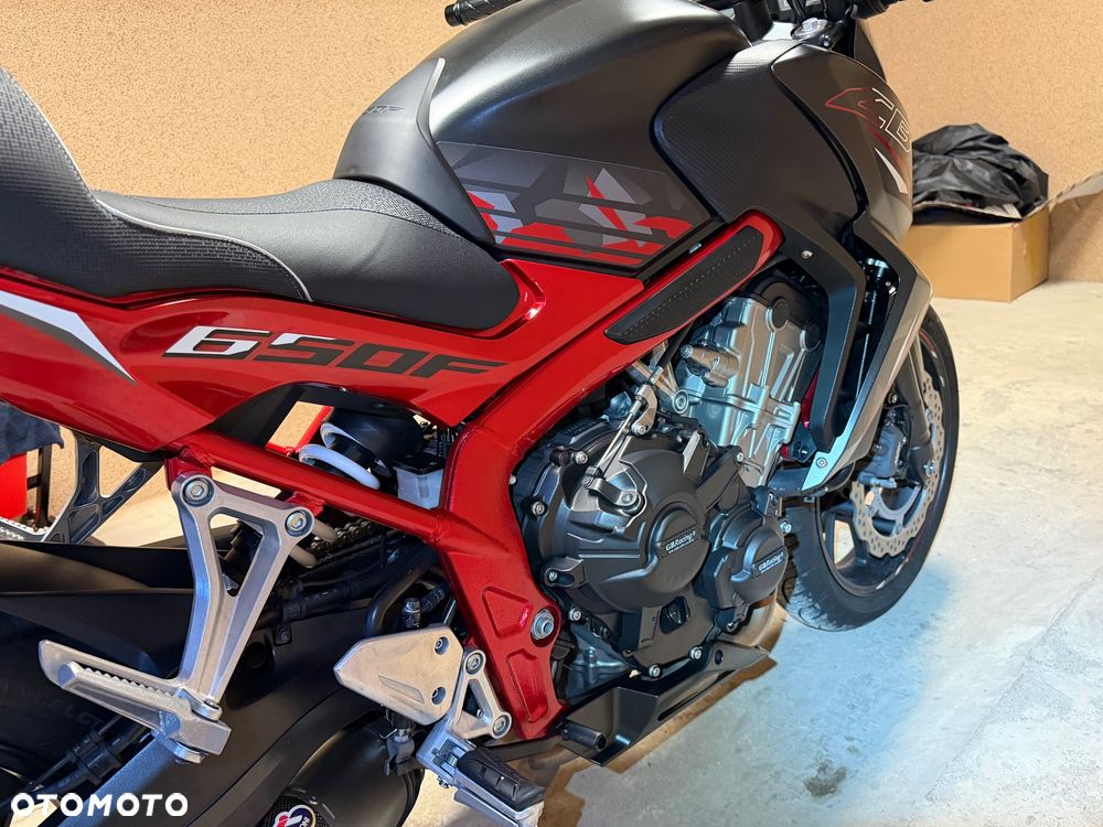 Honda CB - 12