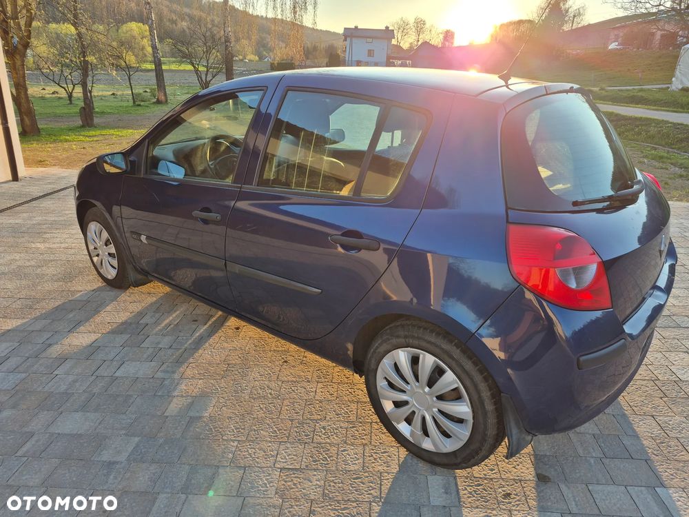 Renault Clio - 17