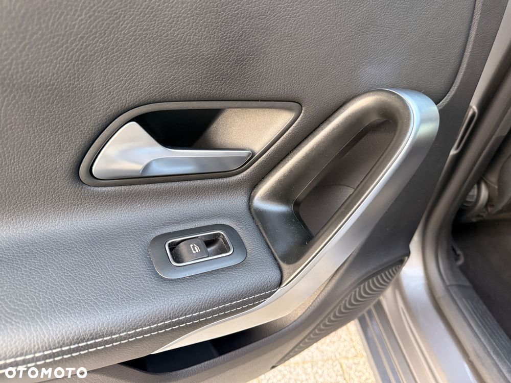 Mercedes-Benz CLA 220 d Progressive 8G-DCT - 25