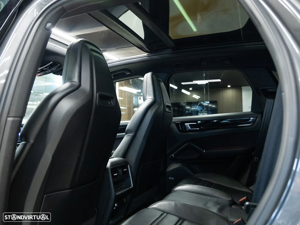 Porsche Cayenne Platinum Edition - 15