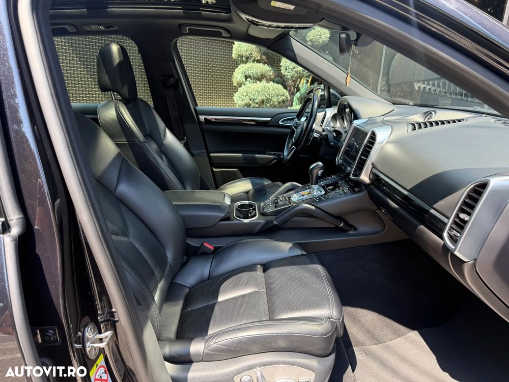 Porsche Cayenne Platinum Edition - 26