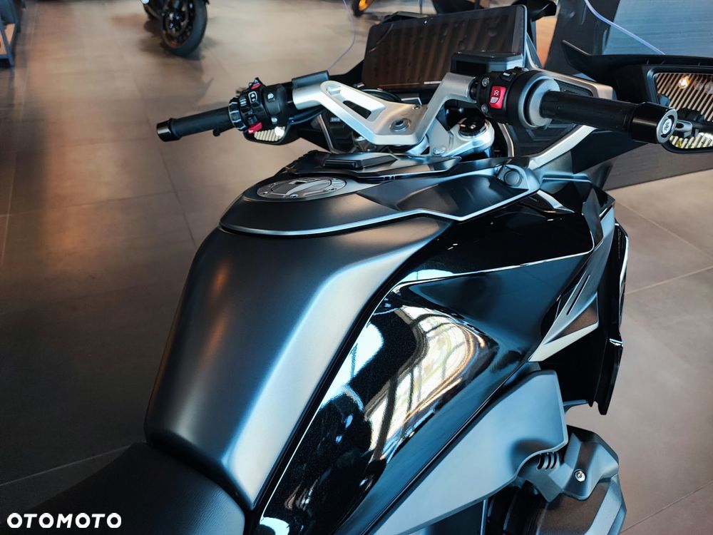 BMW R - 18